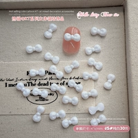 С бантиком, белый