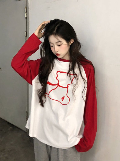 Designkontrastfarbe langärmeliges T-Shirt für Frauen mit großer Fett MM Feder und Herbst vielseitig, locker rund Hals gerade schultergedrucktes Top INS Trendy