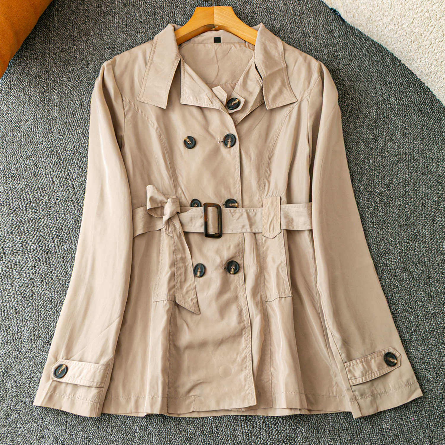 如何挑选适合2025年春秋季的帅气韩版修身休闲『风衣』?