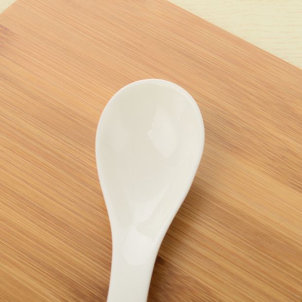 12 bộ đồ ăn bằng gốm sứ bộ đồ ăn tinh khiết muỗng trắng muỗng nhỏ muỗng sáng tạo muỗng gia đình muỗng bộ đồ ăn khách sạn bộ chén đĩa