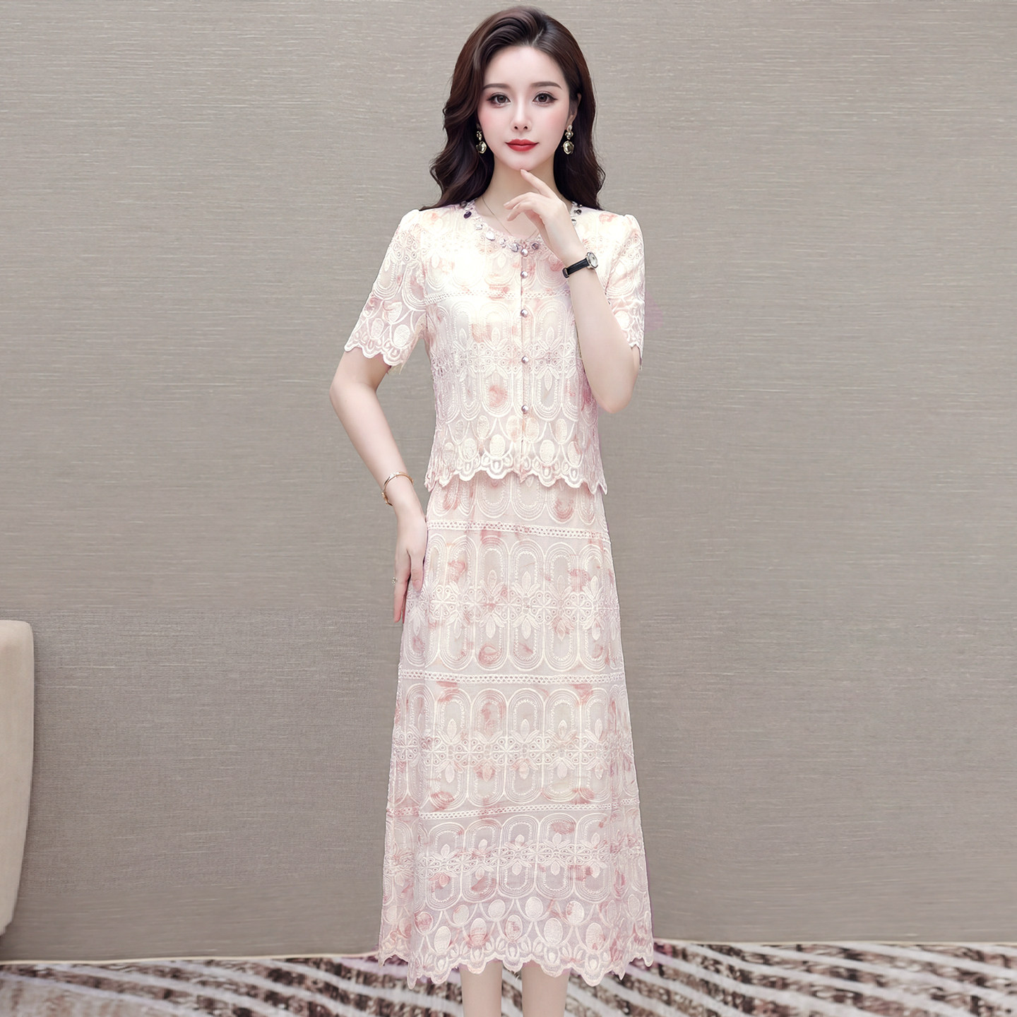 高级套装连衣裙女夏季2026爆款轻奢时尚刺绣蕾丝上衣半身裙两件套