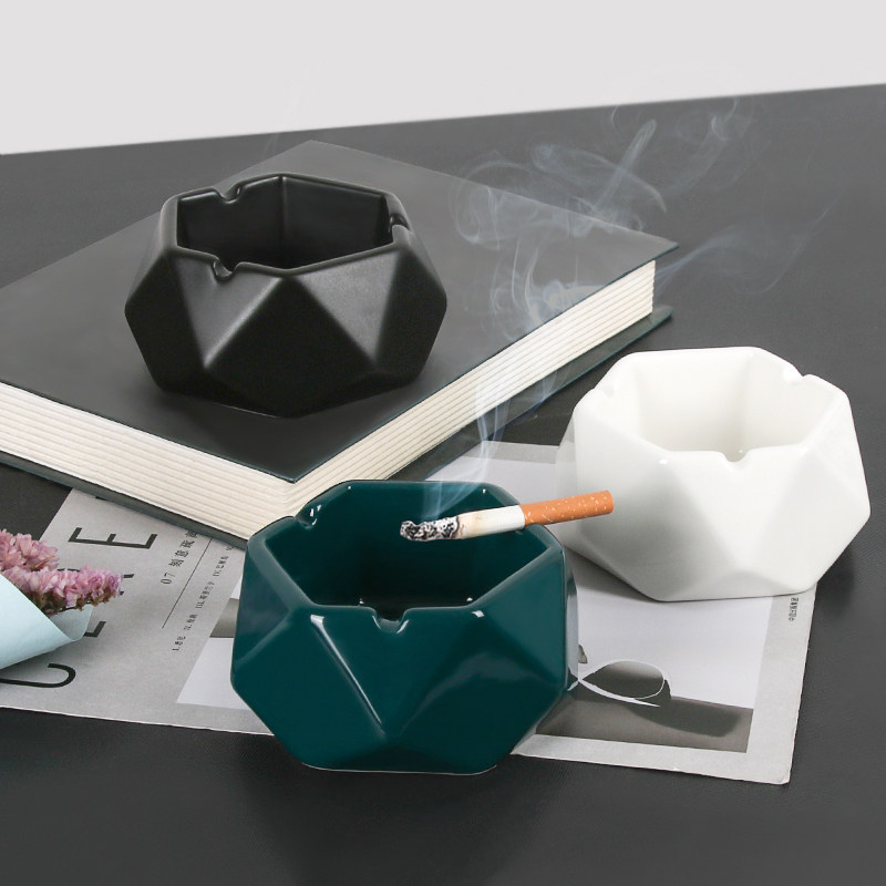 Chinese large size SIZE CERAMIC TOBACCO ASHTRAY HOME WITH LID WINDPROOF NORTH EUROPEAN CREATIVE PERSONALITY TRENDY TEA TABLE LIVING-ROOM PENDULUM