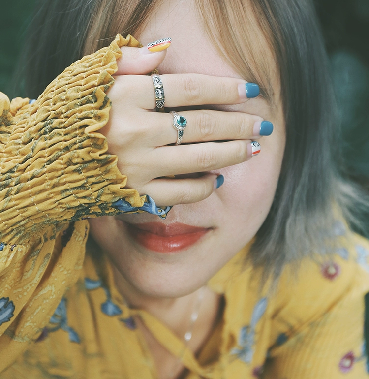 "Ánh sáng xanh" Indonesia mang trở lại bất cứ nơi nào Vintage Handmade 925 Bạc Green Crystal Crystal Ring Baroque nhẫn titan