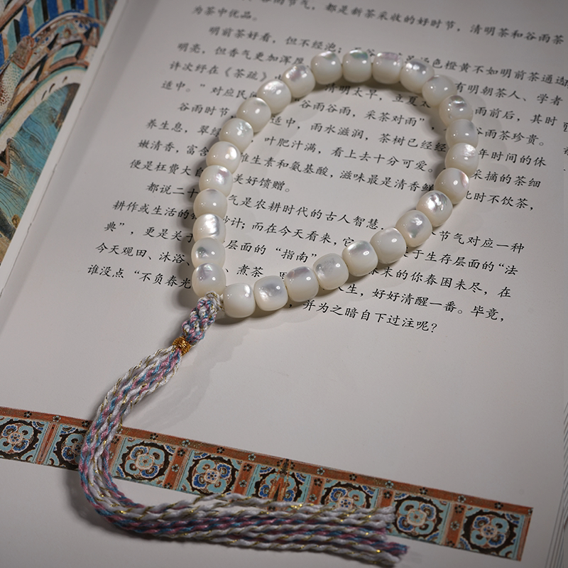 Old Fish Bone 27-Piece Handheld Bead Bracelet with High-Quality Australian White Mother-Of-Pearl, Cool and Radiant Old Fish Bone 27-Piece Handheld Bead Bracelet with High-Quality Australian White Mother-Of-Pearl, Cool and Radiant