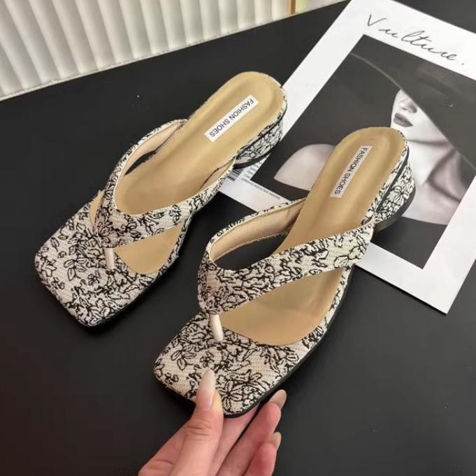 2025 Summer Versatile Outdoor Flip-Flops, Slip-On Sandals, Trendy Non-Slip Thong Sandals, French-Style Fashionable Small Floral Sandals