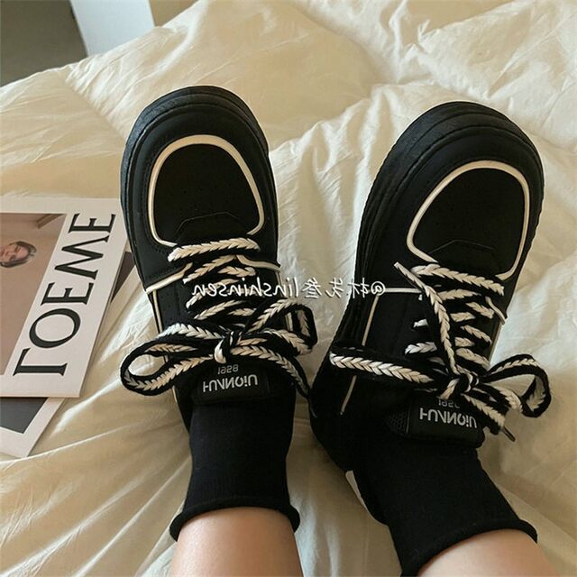 Women's Black Sneakers, Spring and Autumn 2026 New Style, Slimming, Versatile Casual Shoes, Korean Style Thick-Soled Height-Increasing Sneakers, Trendy Women's Shoes