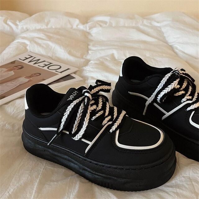 Women's Black Sneakers, Spring and Autumn 2026 New Style, Slimming, Versatile Casual Shoes, Korean Style Thick-Soled Height-Increasing Sneakers, Trendy Women's Shoes