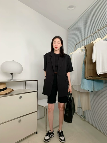 Черный тонкий костюм, небольшой комплект, короткий рукав, в стиле Шанель