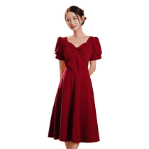 V-neck toast dress bride burgundy petite wedding engagement dress can usually be worn back to the house as casual wear in summer
