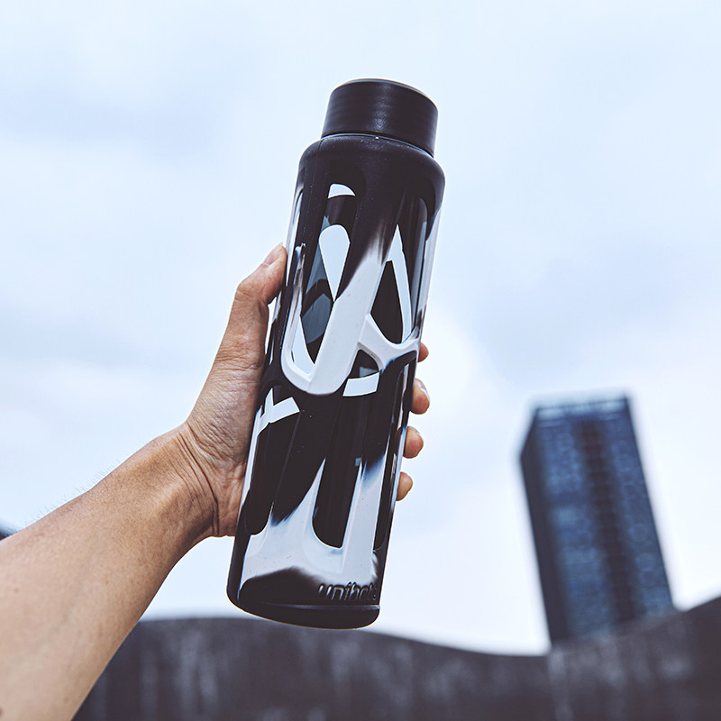 OMG original tide brand large capacity fitness sports water cup space cup male and female students portable simple anti-fall water bottle