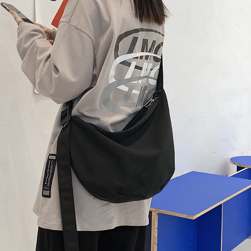 Dumpling bag 2021 new Korean version of the wild Japanese waterproof messenger bag female ins wind student fashion shoulder bag tide