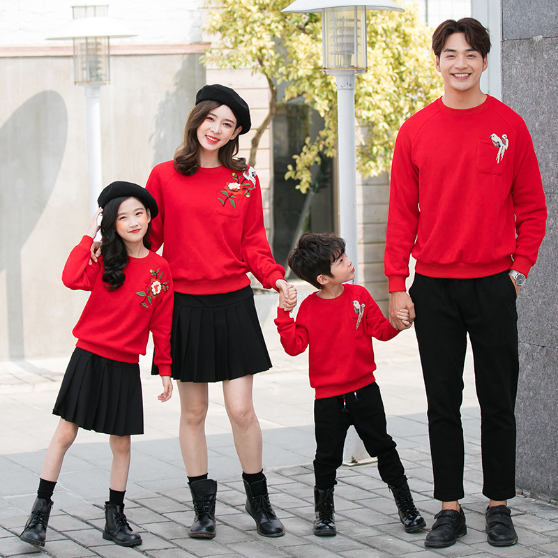 Chinese style parent-child clothing winter New Year Spring Festival a family of three four mother and child mother and child foreign style sweater festive plus velvet