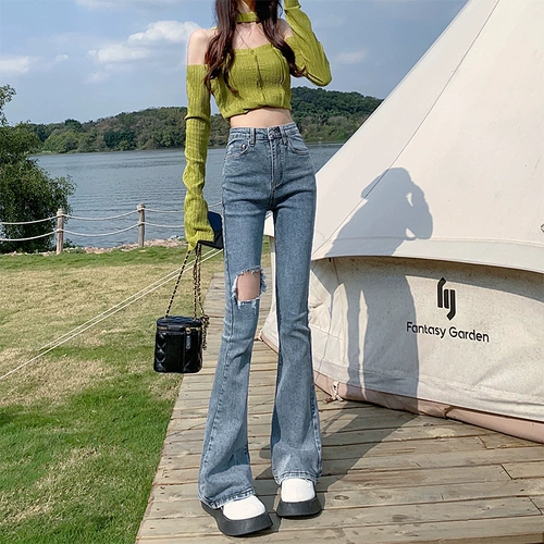 Тонкие джинсы, штаны, приталенный дизайнерский мегафон, высокая талия, тренд сезона