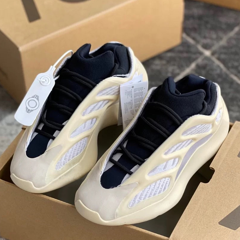 Coconut Shoes 700V3 High-Quality Men's Shoes, Unique Genuine Black Warrior Style, Men's and Women's Thick-Soled Casual Dad Shoes, Trendy