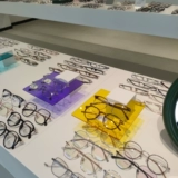 Новая полка для оптического магазина, стойка для размещения, белая твердая древесина, акрил, выставочный прилавок Nakajima, декоративный реквизит