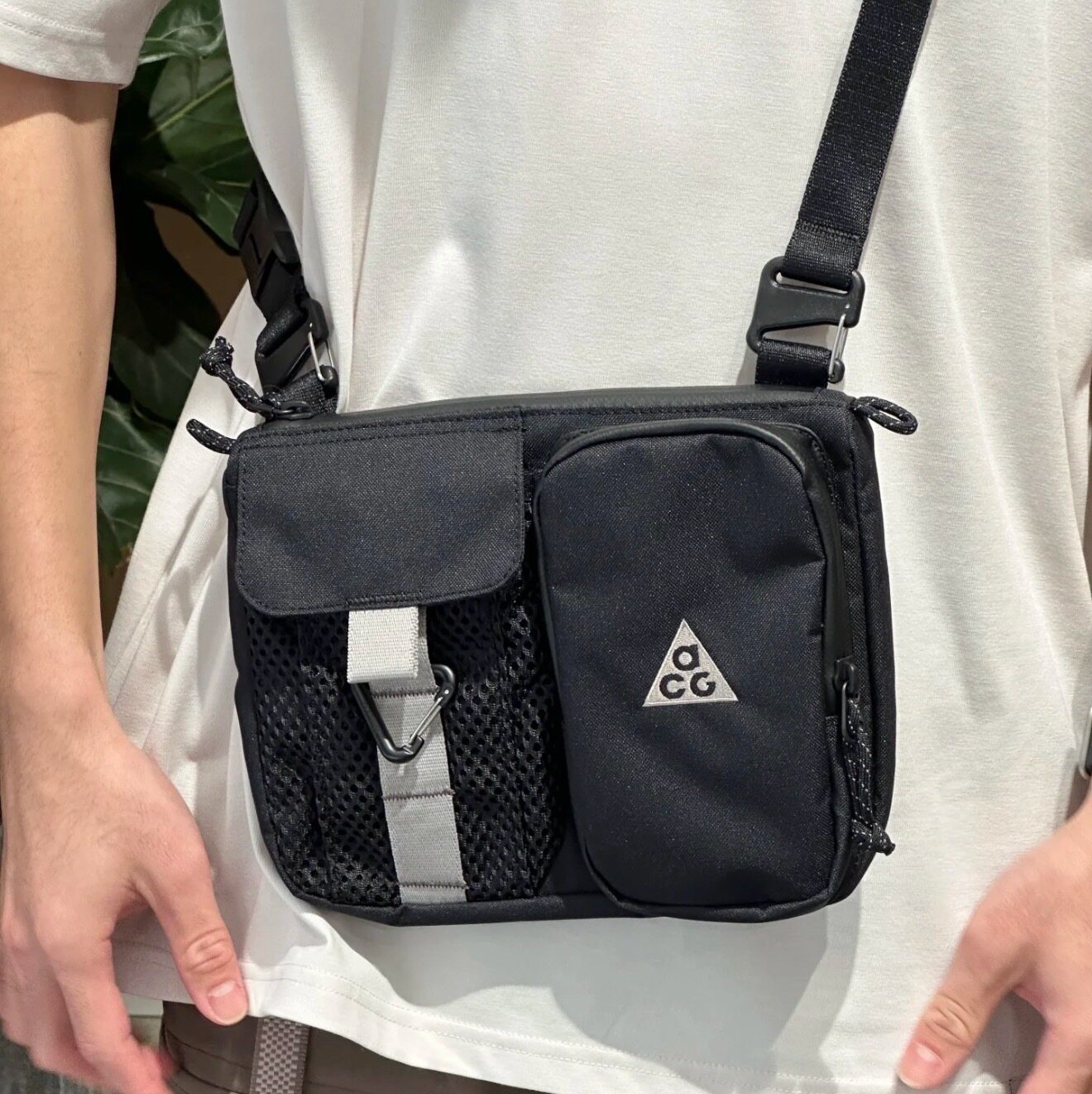 NIKE Nike ACG DAYMAX crossbody bag for men and women, sports and leisure shoulder bag HJ8180-010