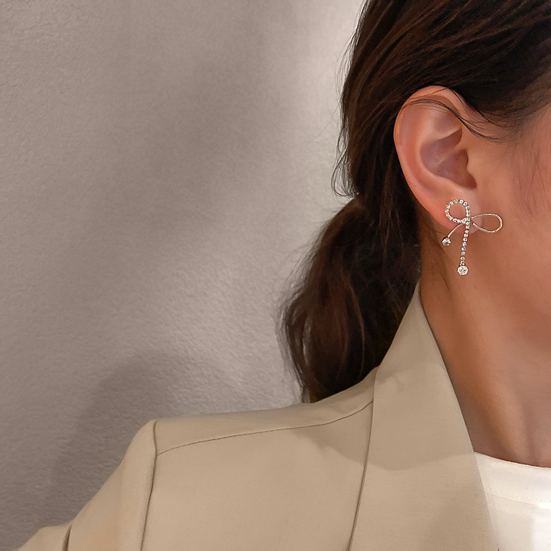 HE new silver needle flash diamond bow simple earrings Korean fashion small earrings temperament net red ears