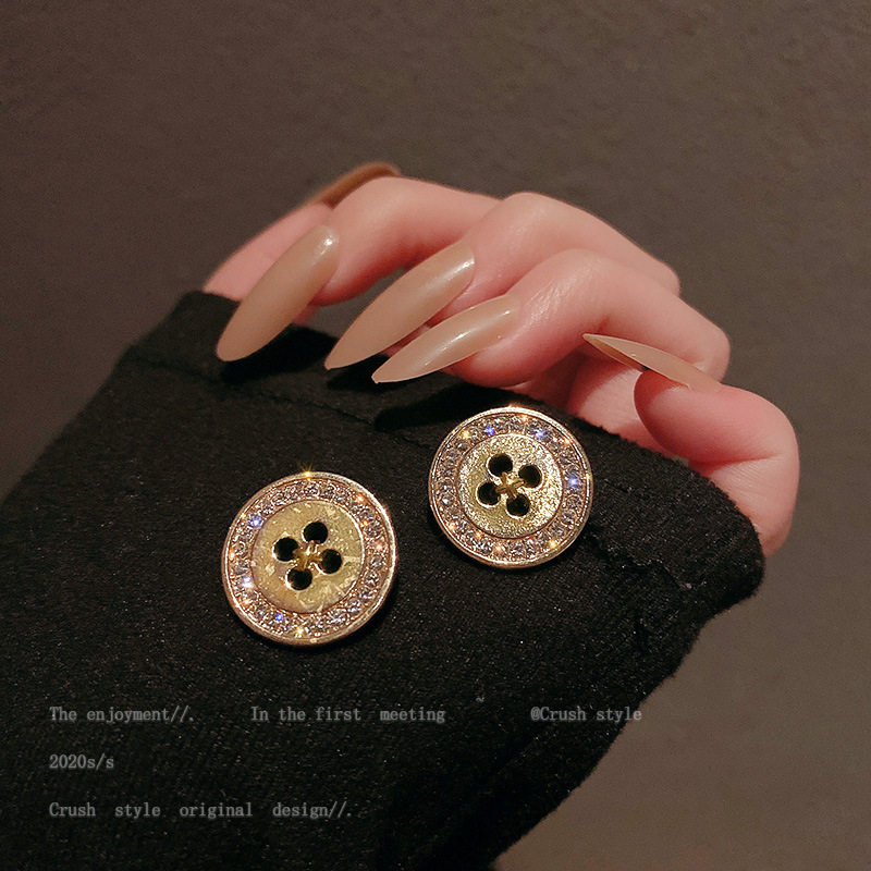 HE new silver needle European and American court style diamond button ear needle fashion personality earrings temperament retro Barlow