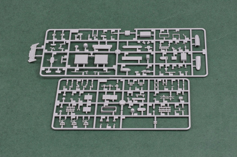 Корабль 小号手 1/700 美国海军埃塞克斯号两栖攻击舰 83403 Trumpeter