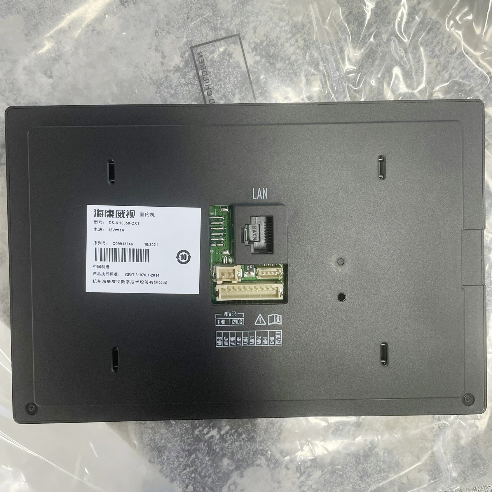 人脸门禁支架机怎么选？一文看懂海康威视门禁立柱安装与使用全攻略