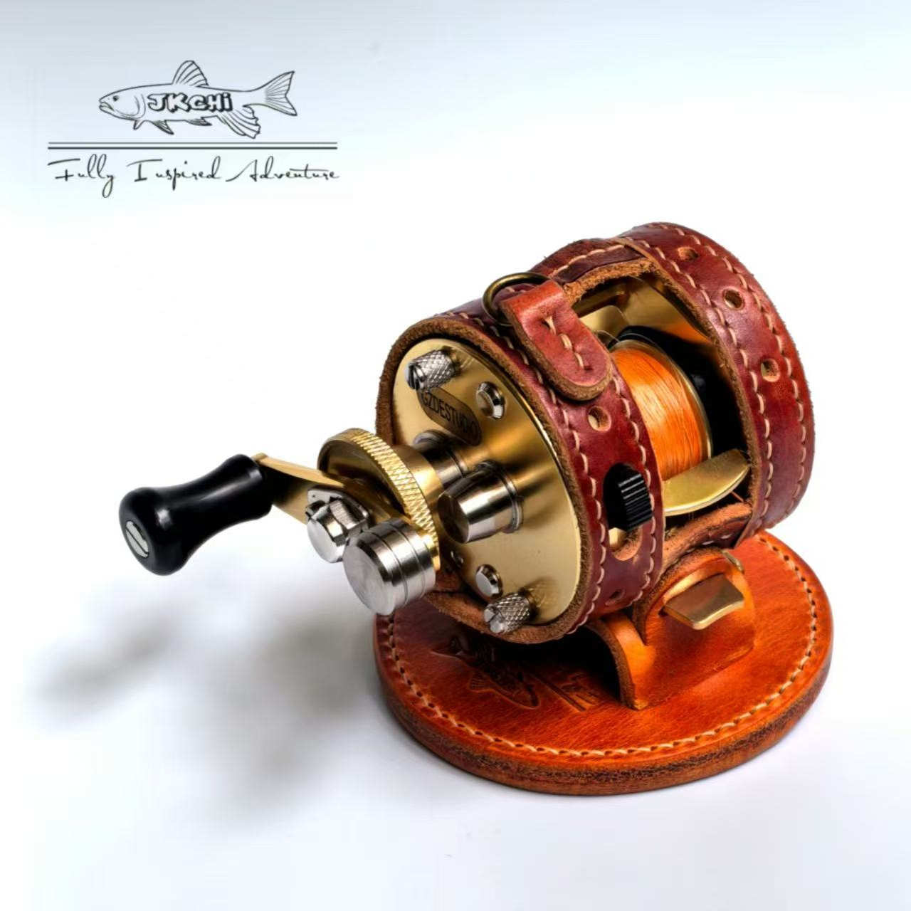 Chipai JKCHI ハンドメイドレザーフィッシングリールシート ウォータードロップリール ドラムスピニングリール フライフィッシングリール ディスプレイラック 収納ラック