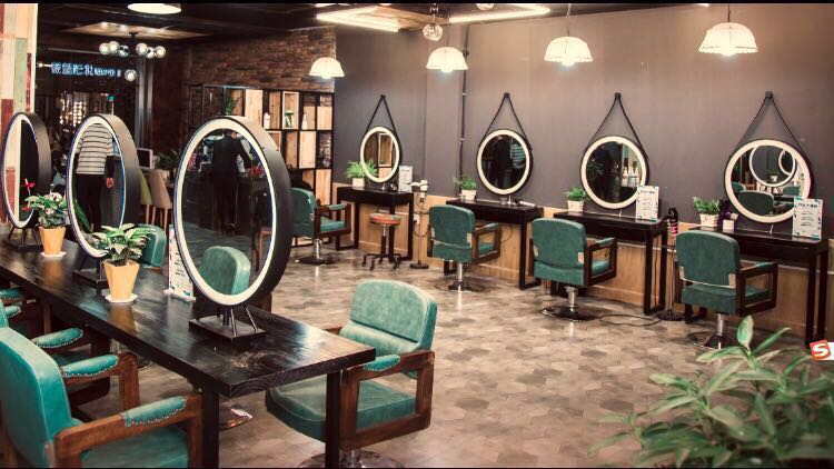 Simple Beauty Salon With Lamp Mirror Wall Mounted Round