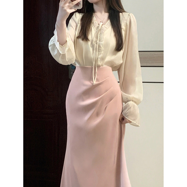 Early spring can be salty but sweet and lightly cooked. Royal sister temperament goddess fan design sense niche shirt professional two-piece suit skirt