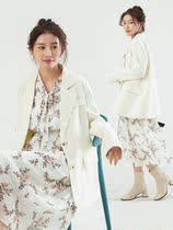 White small suit jacket woman 2022 spring and autumn big code Korean version small crowddesign Inlenwind Little Subsuit jacket