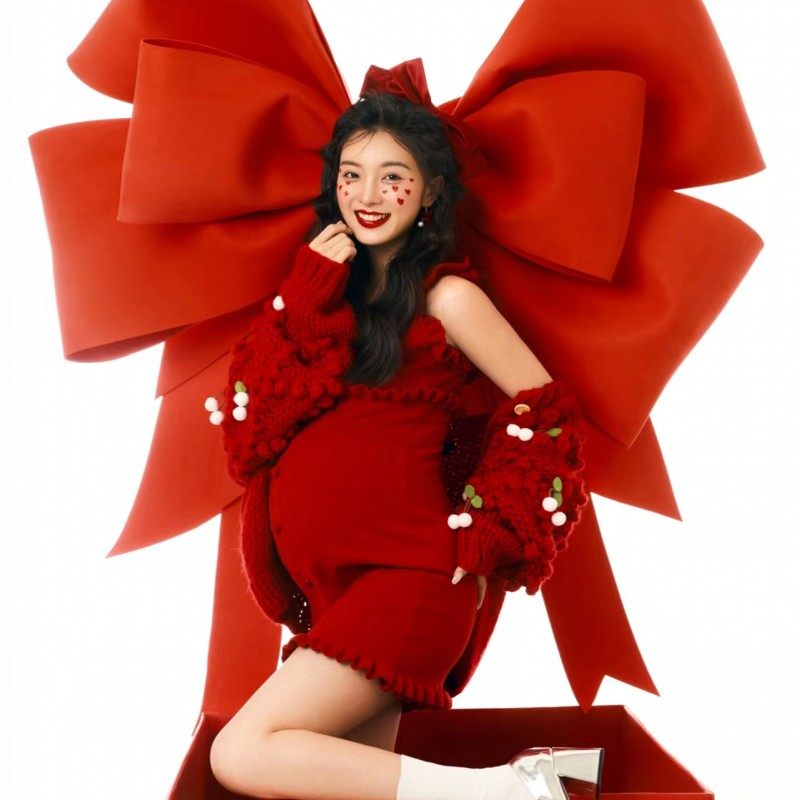 New Pregnant Women Photo Costumes Christmas Themed New Year Red Sweater Gestation Moms Personal Writing True Art Photo Photography-Taobao