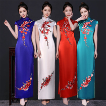 Long-style qipao 2020 new female Chinese style retro etiquette banquet walk show to serve the end of the atmosphere elegant gown