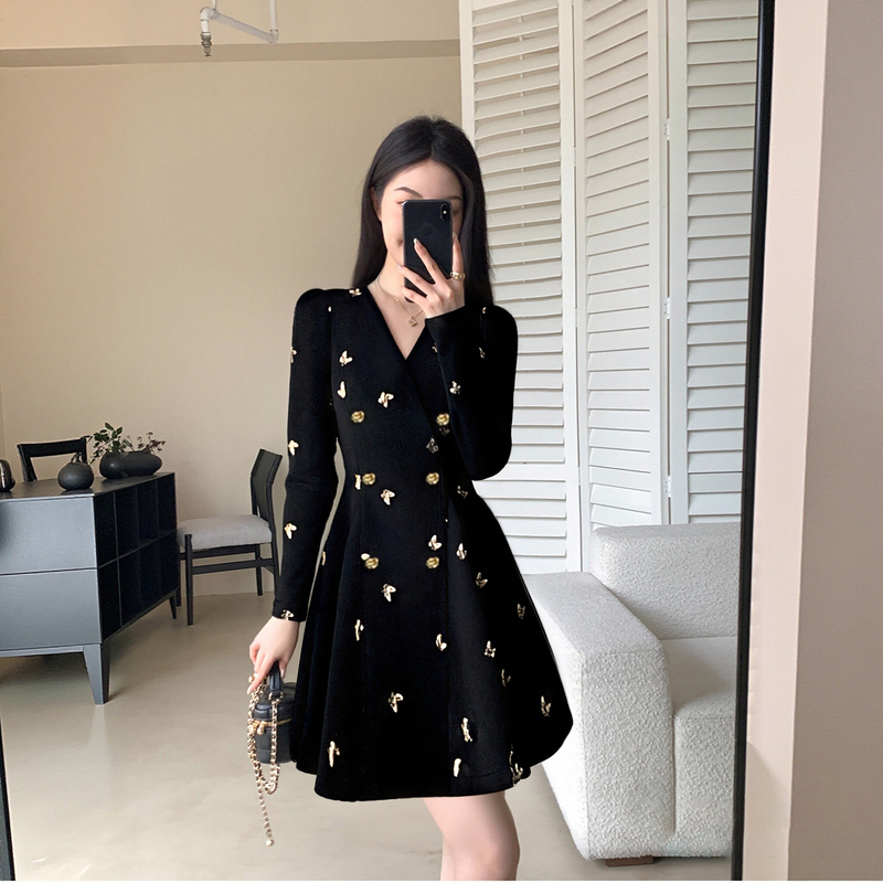 2026 Autumn New Niche Butterfly Pattern Unique V-Neck Long Sleeve Waist-Cinching Inner Dress D3746A