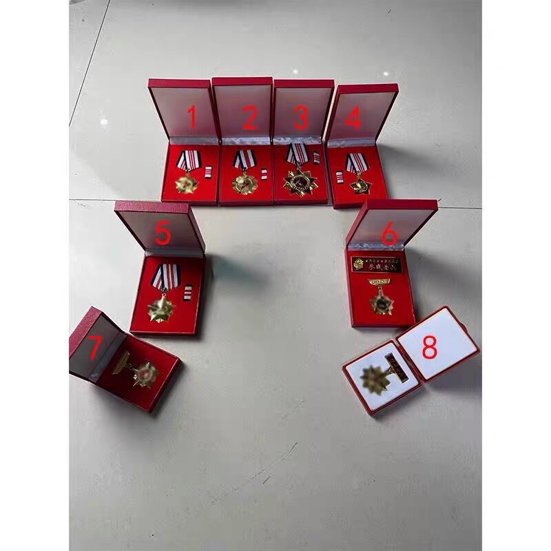 Memorial Medal Box, Party Collectibles, Vintage Badges, Vintage Collectible Gifts, Square Box, Includes Alloy Pendant