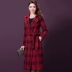 Áo khoác len nữ cashmere dài vừa phải, khí chất màu đỏ kẻ sọc len trung tính cho mẹ trung niên áo hai dây mùa đông - Áo Hàn Quốc