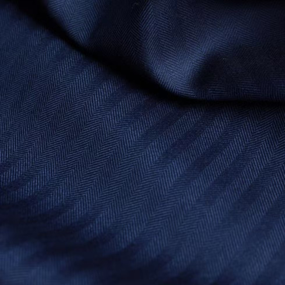 不愧是意大利蓝！人字纹高级定制毛料西装布，穿上就是行走的绅士💙_布面料_淘宝服装网, image size:979x979