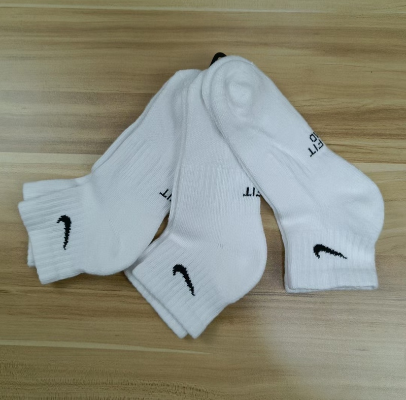 Nike Unisex Classic No-Show Socks, Low-Cut Socks, Colorful Socks, High-Cut Socks, Suitable for Older Children, Size m 38-42/9 Nike Unisex Classic No-Show Socks, Low-Cut Socks, Colorful Socks, High-Cut Socks, Suitable for Older Children, Size m 38-42/9