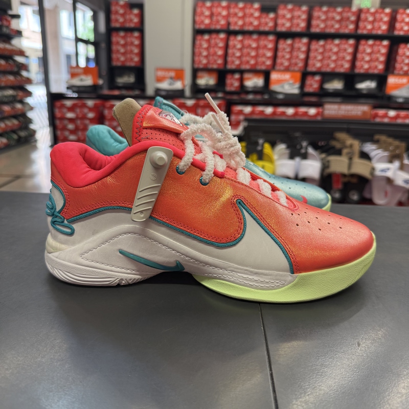 Xue Ning Purchasing Agent for Nike Lebron James' Christmas Color Basketball Shoes Hv5147-600