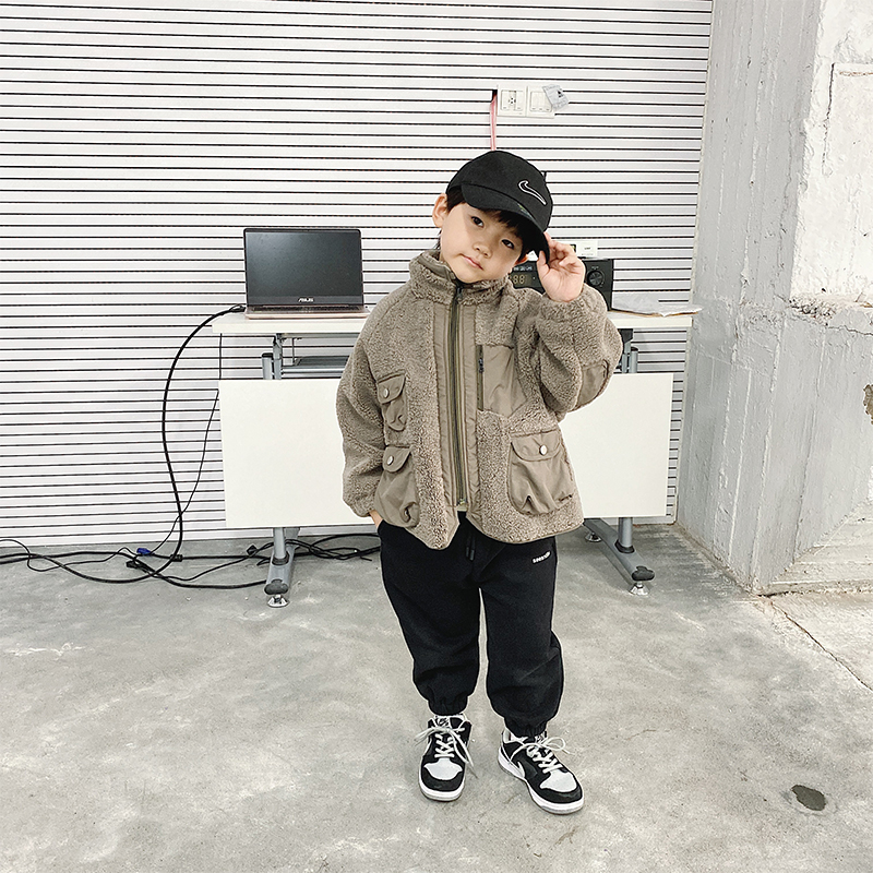 Slightly children's winter clothing 2020 new Korean version of children's coat lamb wool autumn and winter plus velvet thickened boy's padded clothing tide