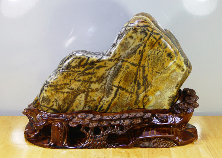 Water rushing stone Large chemical jade shaped stone Davized grass Flower Stone original stone Sightseeing Stone swing piece Rain Mugwash Mountain