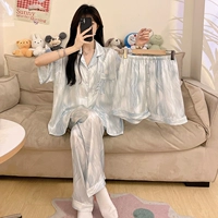 10002 женщина