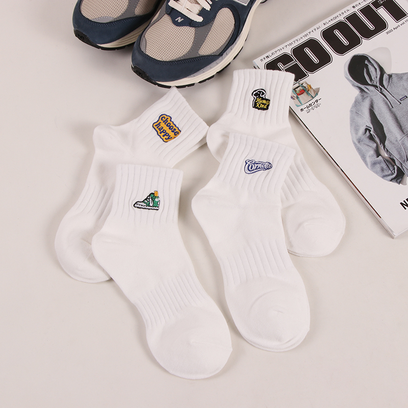4 Pairs of Spring and Summer Embroidered Trendy Short Socks for Men and Women, European and American Street Fashion Hip-Hop Couple Low-Cut Trendy Cotton Socks