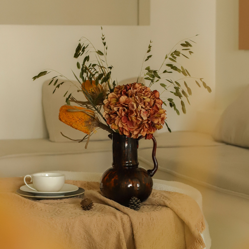 NA home flower room retro high-end hydrangea simulation flower eucalyptus leaf art space window flower art shooting props