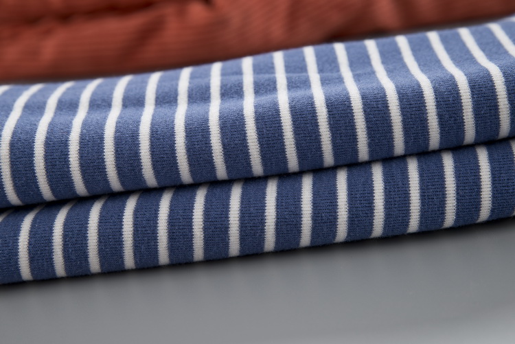 Trẻ em mùa thu đông cao cổ áo sọc kẻ sọc bé trai và bé gái cotton cộng với áo thun nhung dài tay dày cho bé ao thun be trai han quoc