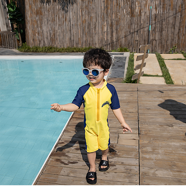 Hàn Quốc dễ thương Xiêm vàng cá mập trẻ em quần áo bơi bé trai chống nắng nhanh khô bé quần bơi bé quần bơi phù hợp với quần - Bộ đồ bơi của Kid đồ bơi trẻ em nam