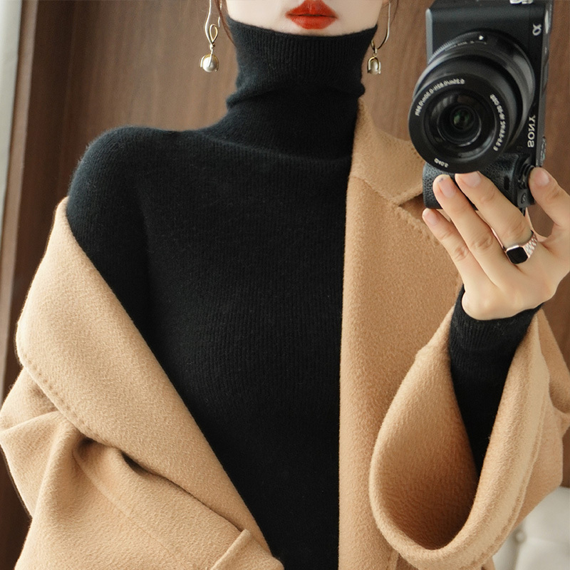 Soft and Cozy Turtleneck Sweater for Women, Stylish for Autumn and Winter, Suitable as an Inner Layer with a Coat, Slim-Fit Black Layered Collar Knit Base Shirt