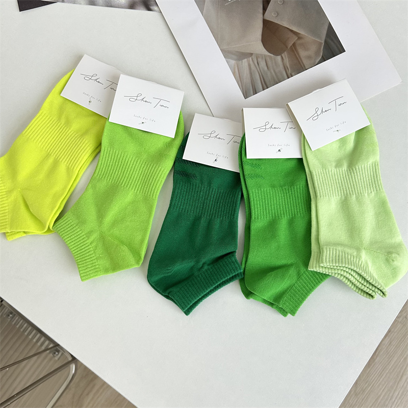 Non-Slip Green Socks for Women, Spring and Autumn Dopamine Style Low-Cut Short Socks, Dark Green and Grass Green Sports Socks, Cotton Socks, Trendy on Instagram Non-Slip Green Socks for Women, Spring and Autumn Dopamine Style Low-Cut Short Socks, Dark Green and Grass Green Sports Socks, Cotton Socks, Trendy on Instagram