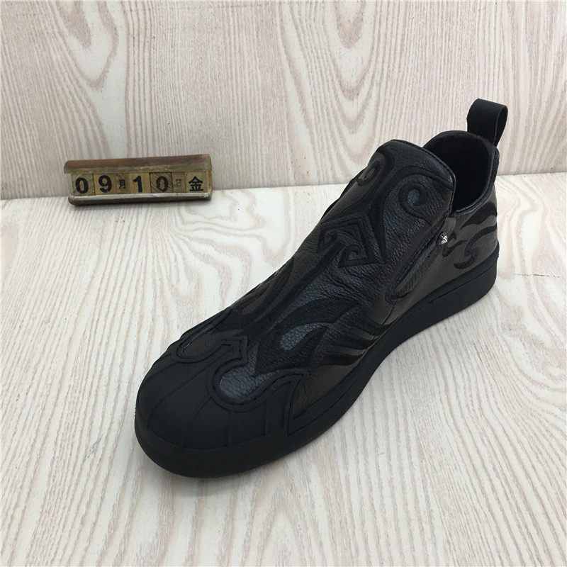 Broken code clearance processing 2021 autumn new fashion fashion leather casual round head deep mouth flat men's board shoes
