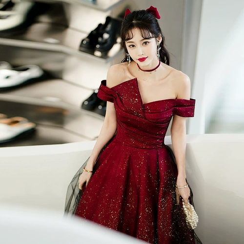 Бордовое вечернее платье, летняя юбка, открытые плечи, изысканный стиль