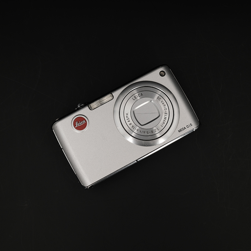 Leica Ccd Camera, Vintage Film-Like Feel, Nostalgic Digital Point-And-Shoot, Portable, Exquisite German Style Leica Ccd Camera, Vintage Film-Like Feel, Nostalgic Digital Point-And-Shoot, Portable, Exquisite German Style