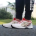 2019 mới ASICS LYTERACER yasehi nam và nữ giày đua nhẹ 1011A173-100 - Giày chạy bộ giày thể thao đế cao Giày chạy bộ