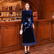 Golden velvet cheongsam middle-aged mother 2021 autumn and winter New Old Shanghai temperament elegant Ao Dai velvet dress